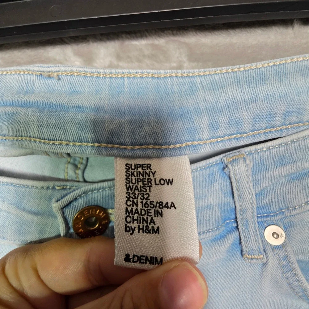 H&M &Denim Super Skinny Super Low Waist Light Wash Blue Jeans 33/32